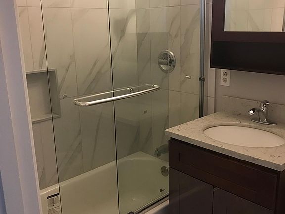 5th image of 450 Wilton Ave #4
