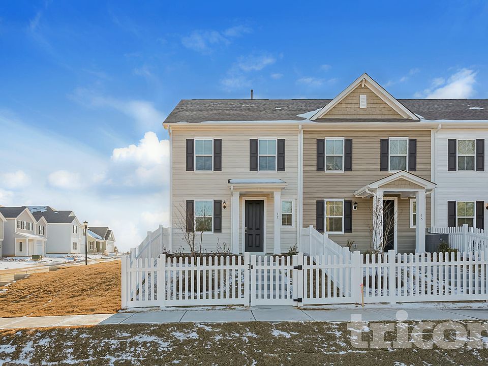 1st image of 17 Beautyberry St