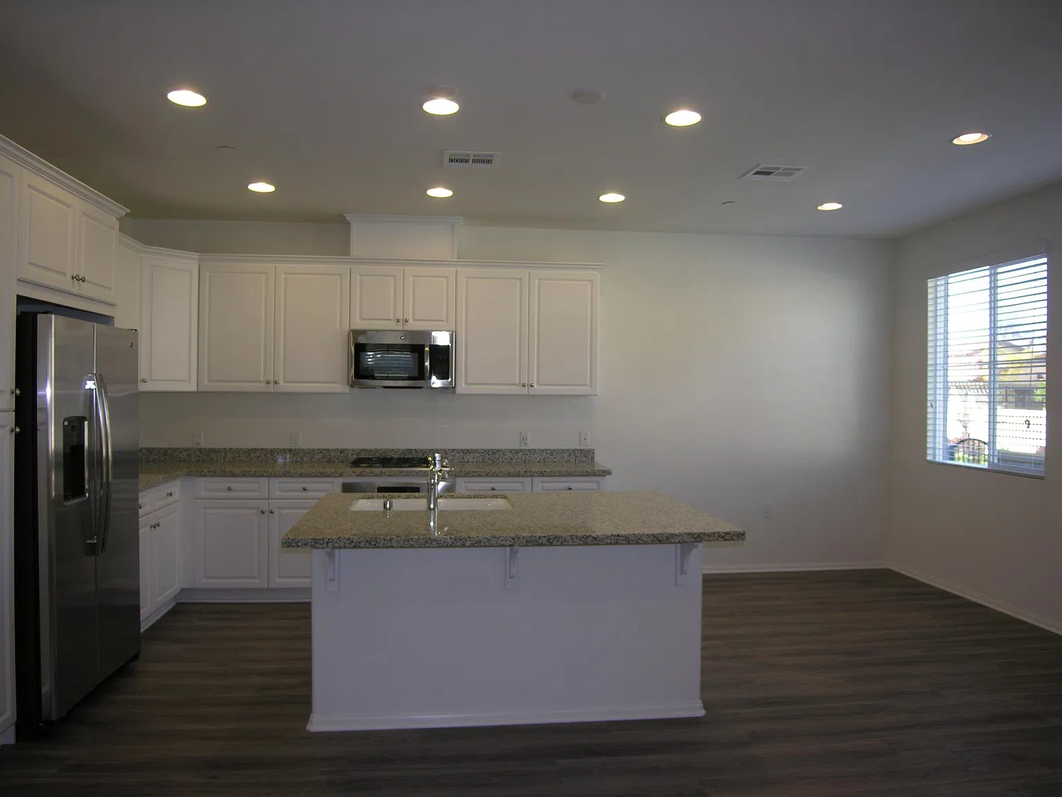 3 bed, 2.5 bath, 1851 sqft, $3,700 — Photo 4