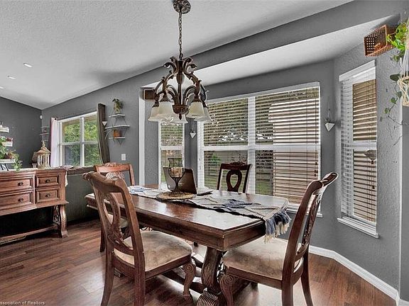 5th image of 1515 Carrington Ave