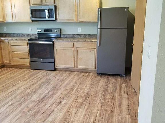 5th image of 514 W Hickory St
