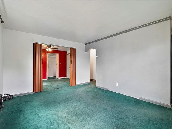 5th image of 708 Crysler St