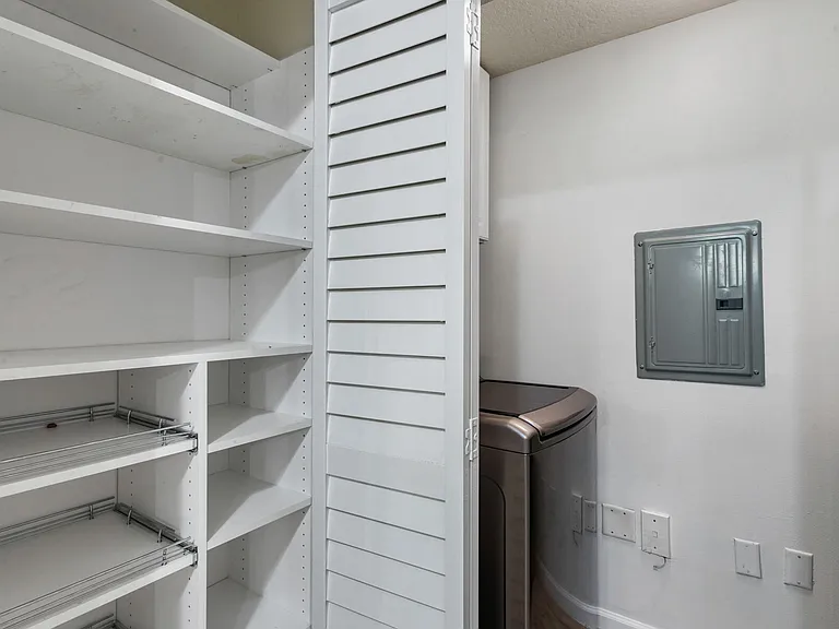10103 Myrtlewood Cir W — Photo 10