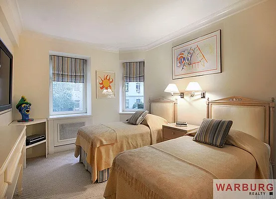 Sold by Warburg | media 6