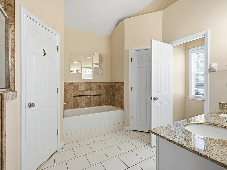 1277 Island Pl E — Photo 16