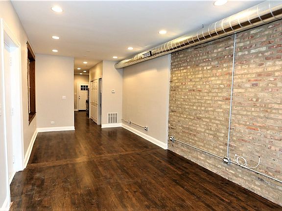 3rd image of 2647 N Sacramento Ave APT 3