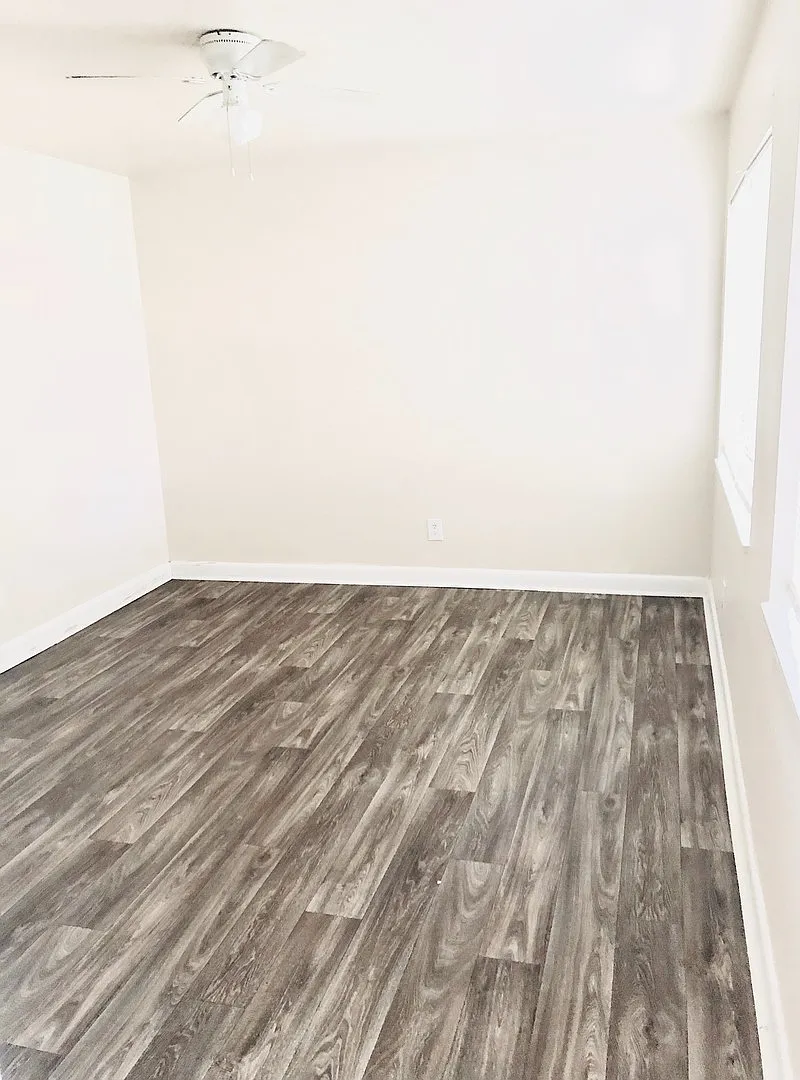 1744 Lyle Avenue — Photo 1