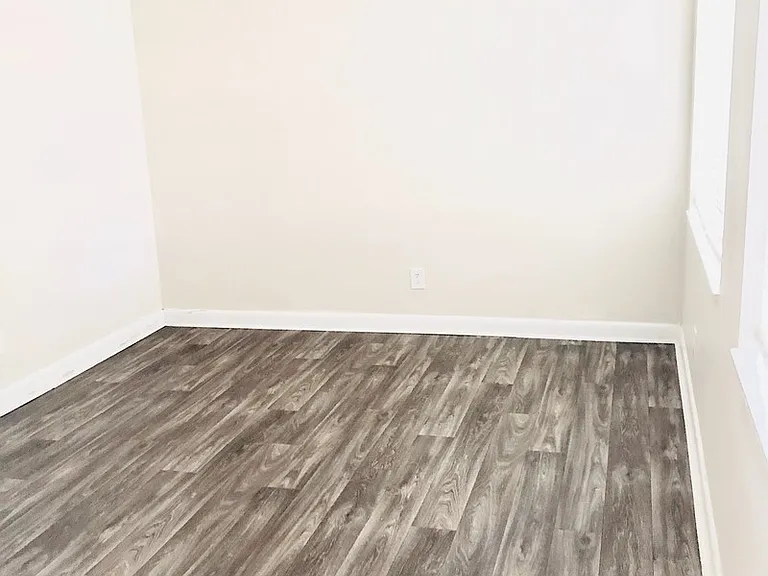 1744 Lyle Ave — Photo 3