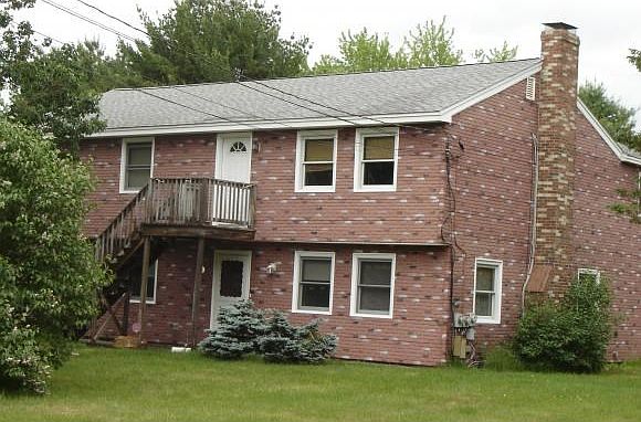 Well maintained 2nd floor unit