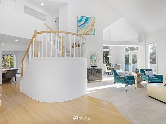 Grand entry to greet your guests.