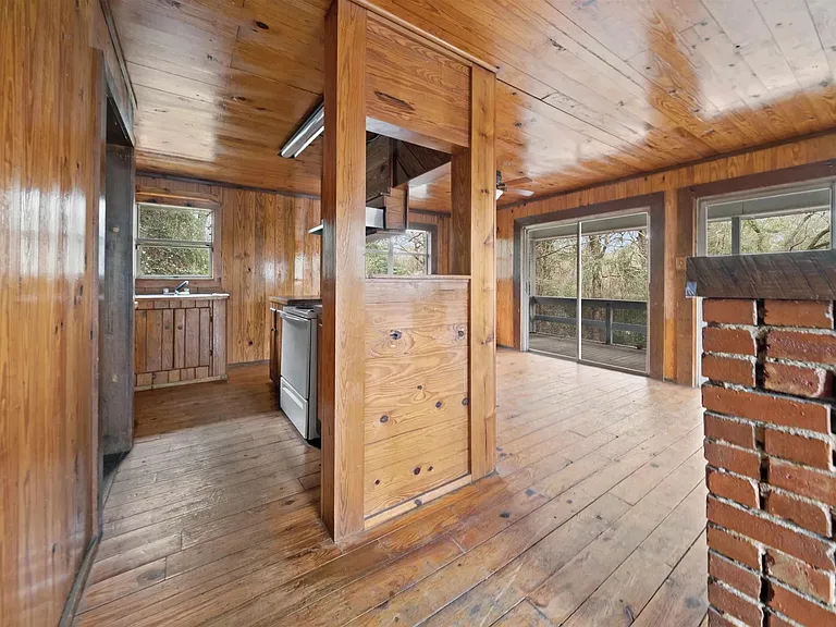 20973 Lakeview Dr — Photo 11