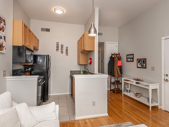 4th image of 2126 Fulton Ave Unit 3