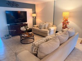 9536 NW 65th St, Tamarac, FL