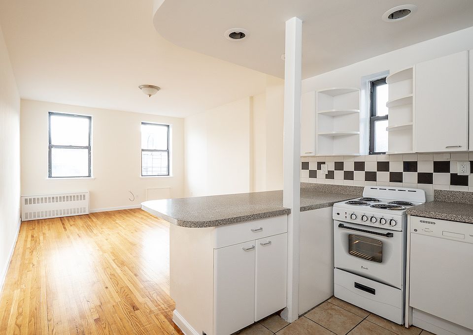 1st image of 124 2nd Ave APT 4D
