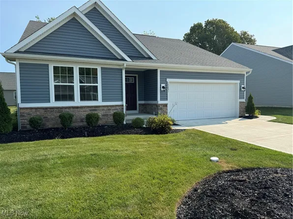 15231 Woodsong Dr, Middlefield, OH 44062