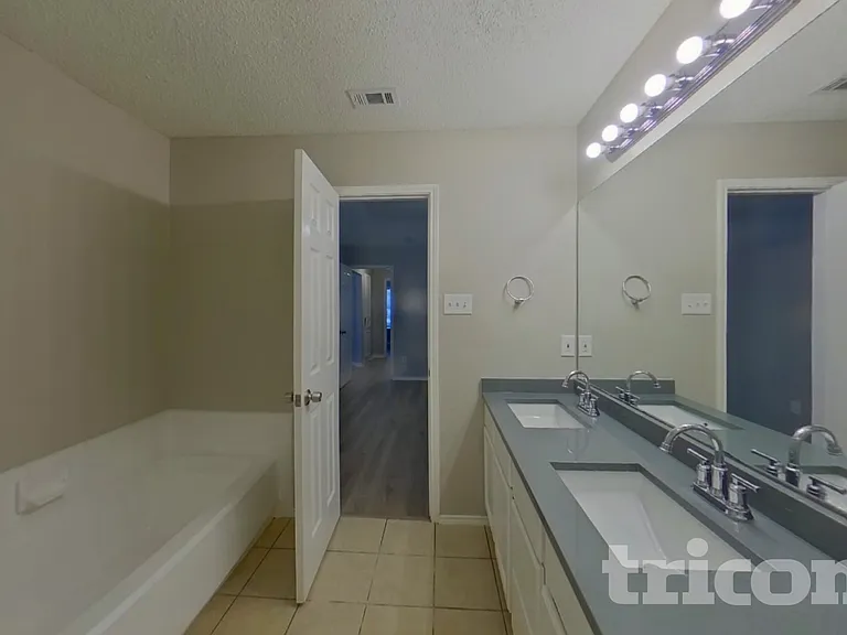 206 Briarglen Dr — Photo 17