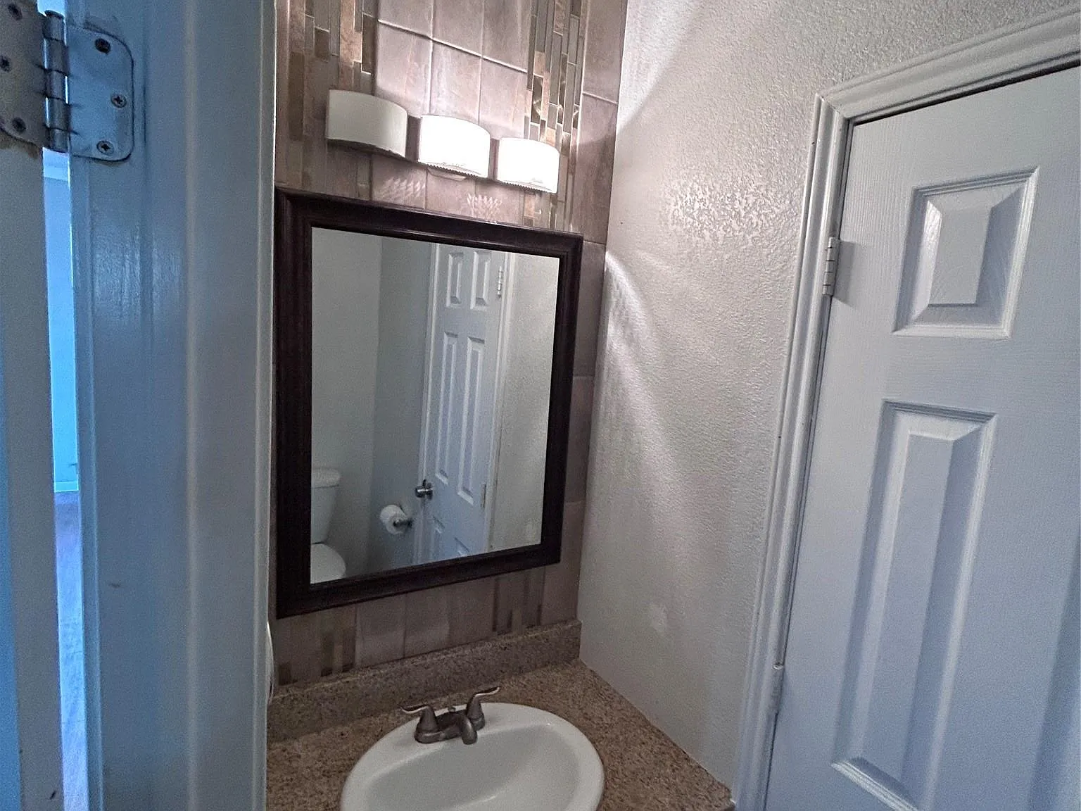 3 bed, 2.5 bath, 1280 sqft, $1,600 — Photo 3