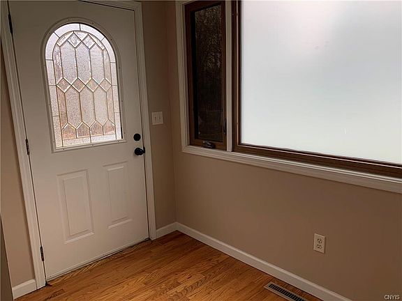 4th image of 109 Bradley St
