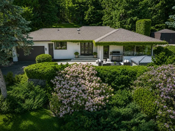 68 Bonnymuir Dr, West Vancouver, BC V7S 1L2