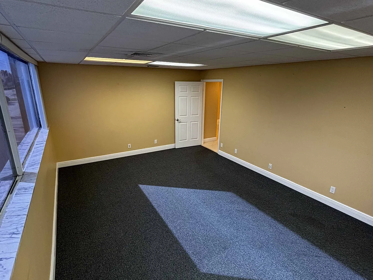 2727 E Oakland Park Blvd — Photo 4