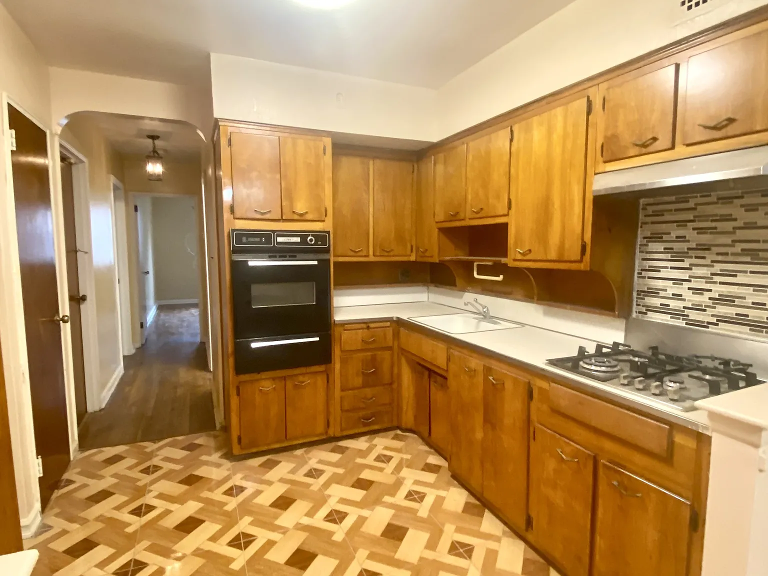 1 bed, 650 sqft, $2,100 — Photo 3