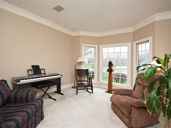 5th image of 3429 Woodlands Cir