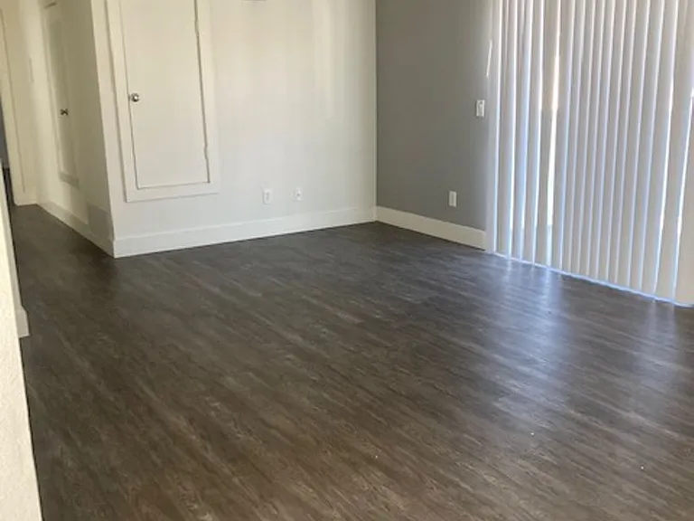 Beautiful 3 Bedroom Apartment In Placentia — Photo 2