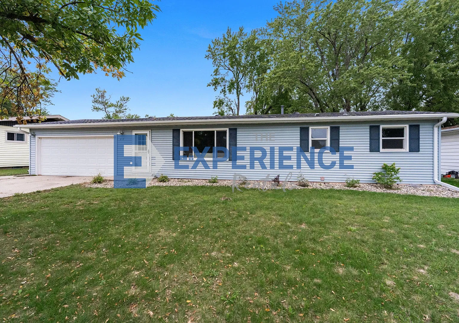 Fully Remodeled 4-Bed Ranch with Fenced Yard & Prime Location! — Photo 4