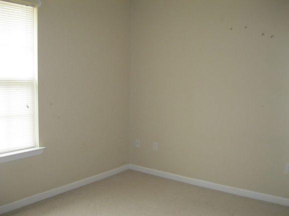5th image of 626 W Barnard St