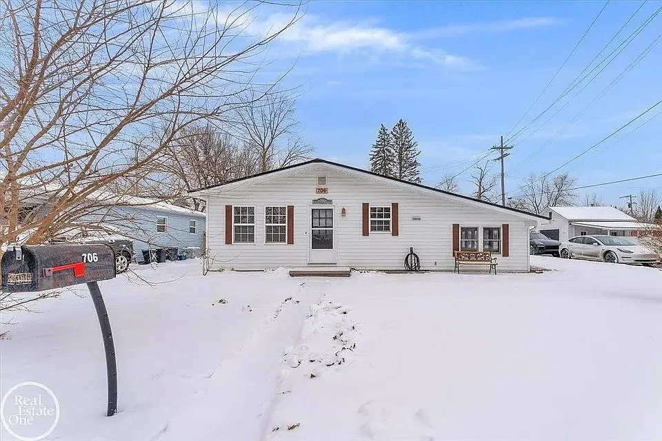 3 bed, 1224 sqft, $1,950 — Photo 1