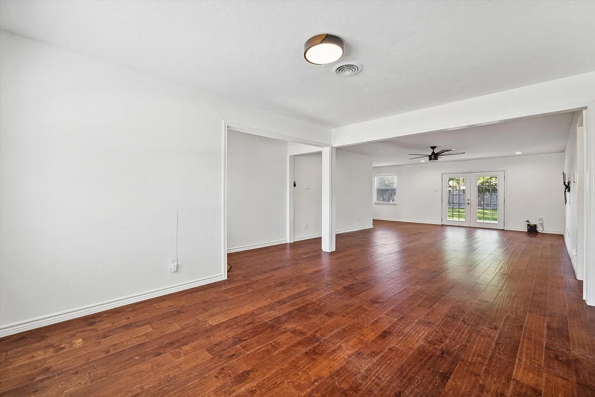 Building Photo - 5918 Fontenelle Dr