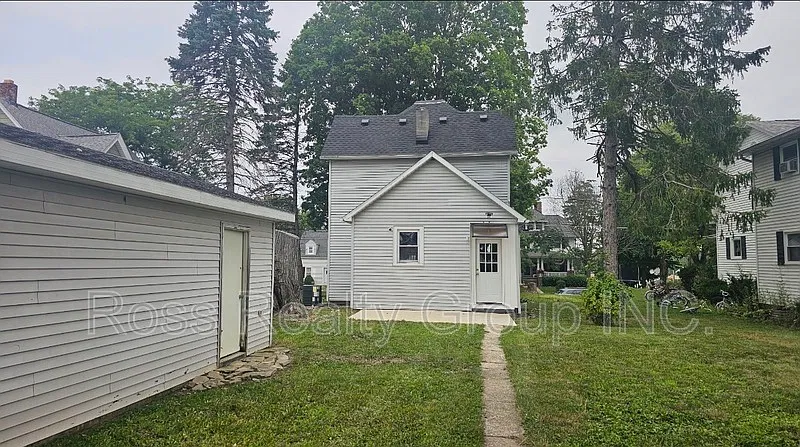3 bed, 1.0 bath, 1226 sqft, $1,750 — Photo 4