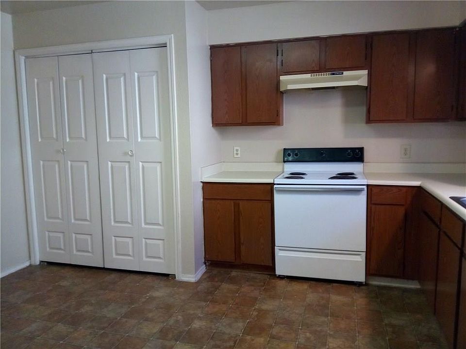 2nd image of 728 Schmitz Ave APT 2