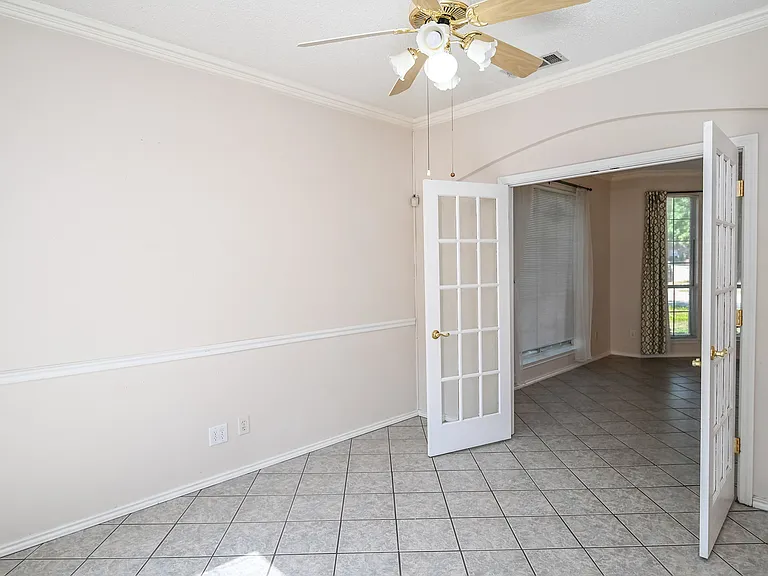 2100 Newport Dr — Photo 6