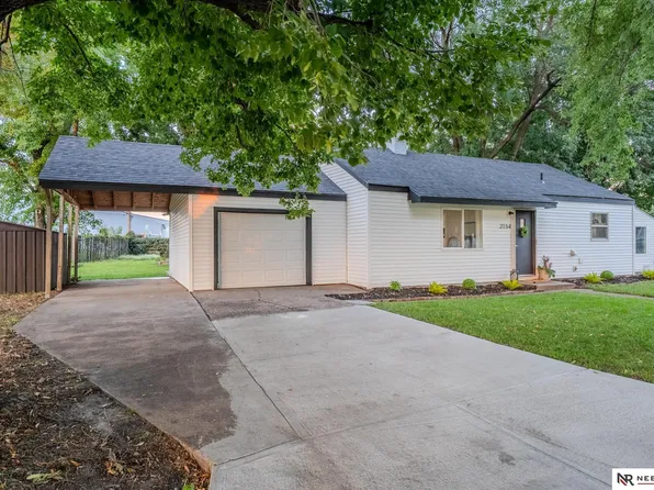 2154 Hickory Ln, Fremont, NE 68025