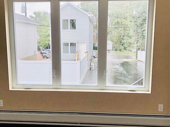 5th image of 126 Bard Ave #1