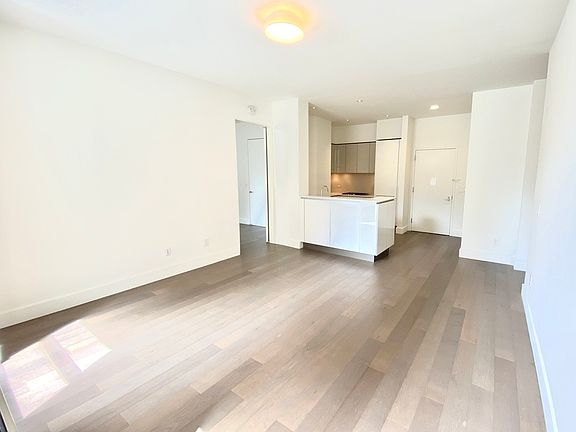 4th image of 25 Broad St APT 15D