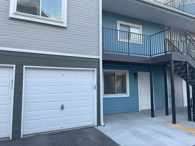556 Winnie Way — Photo 2