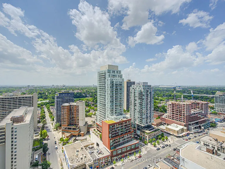 30 Roehampton Ave #2902 — Photo 40