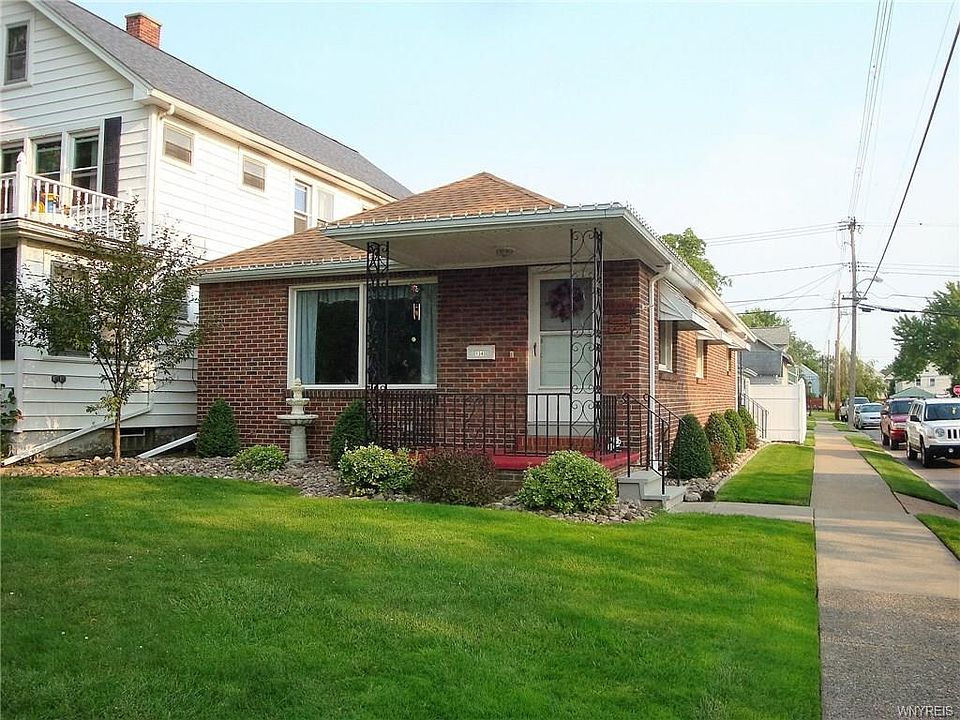 1st image of 134 W Girard Blvd