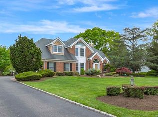 11 Oldwood Rd, Saint James, NY 11780