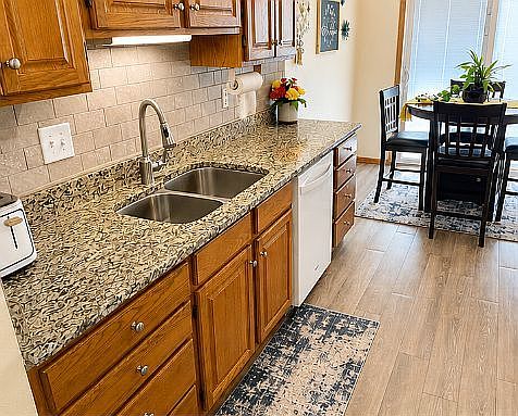 2nd image of 1100 Jonathan Cir