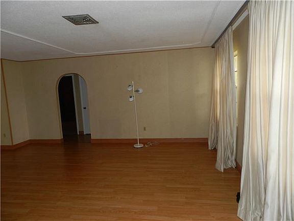 4th image of 401 Michigan Pl