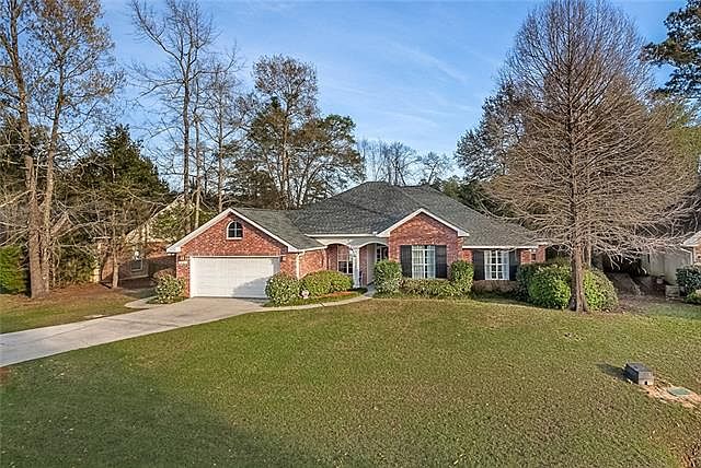 1st image of 216 Woodcrest Dr