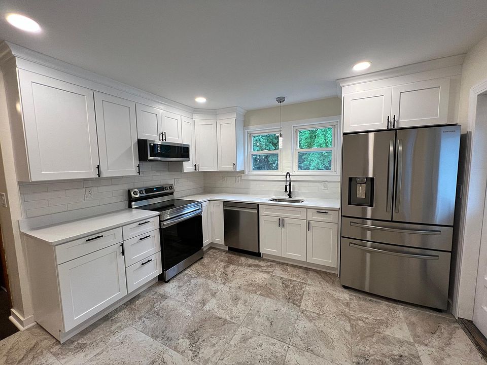 1st image of 32 Woodland St Floor 1
