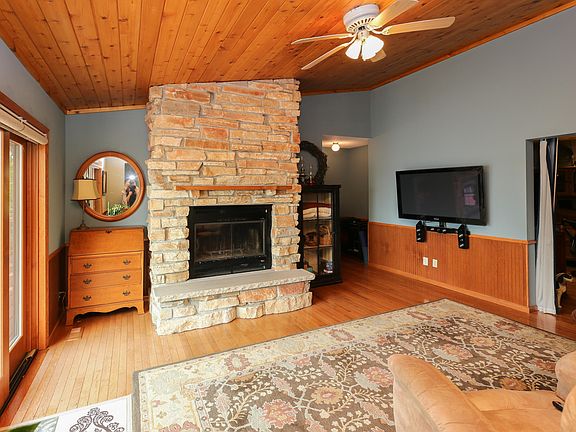 4th image of 4980 Interlachen Dr NE