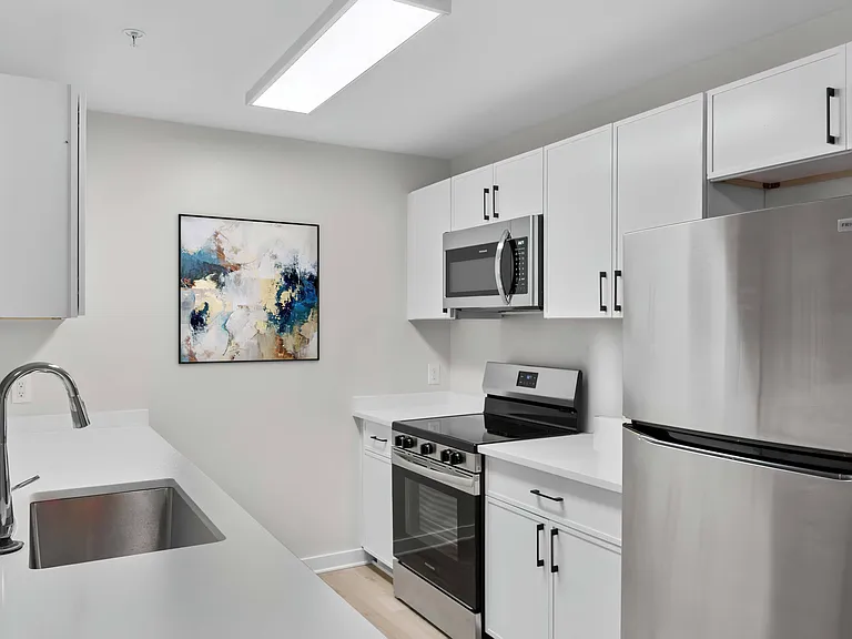 Grand at Pearl Apartments — Photo 2