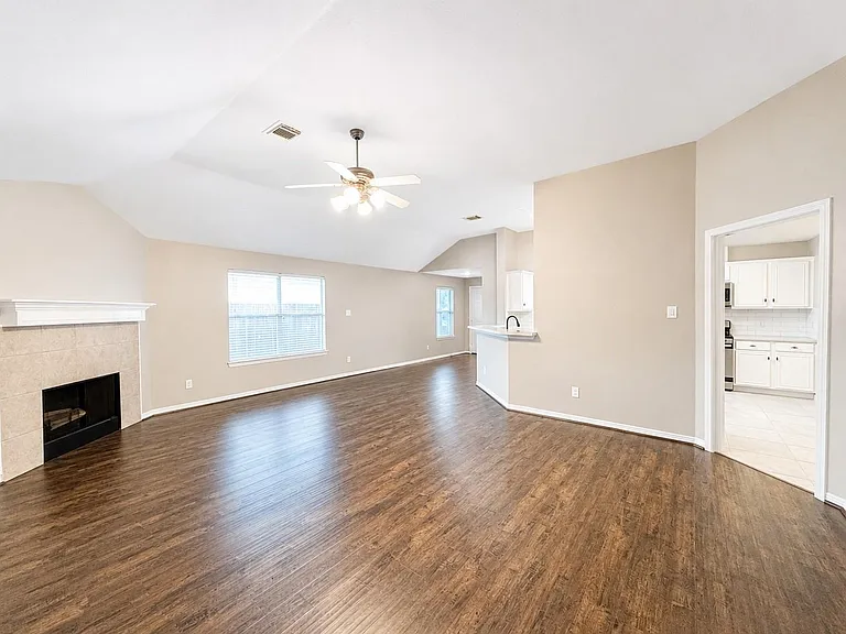 1823 Strongs Ct — Photo 8