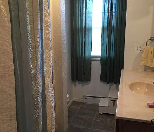 Upstairs full bathroom      