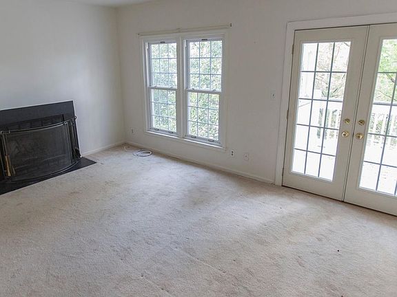 Living room/fireplace